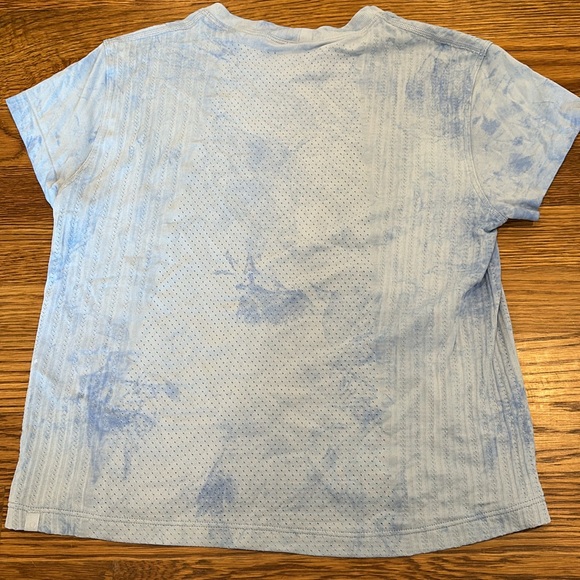 Lululemon Train to Be Tee - size: 4 - color: tie dye blue - Picture 2 of 4
